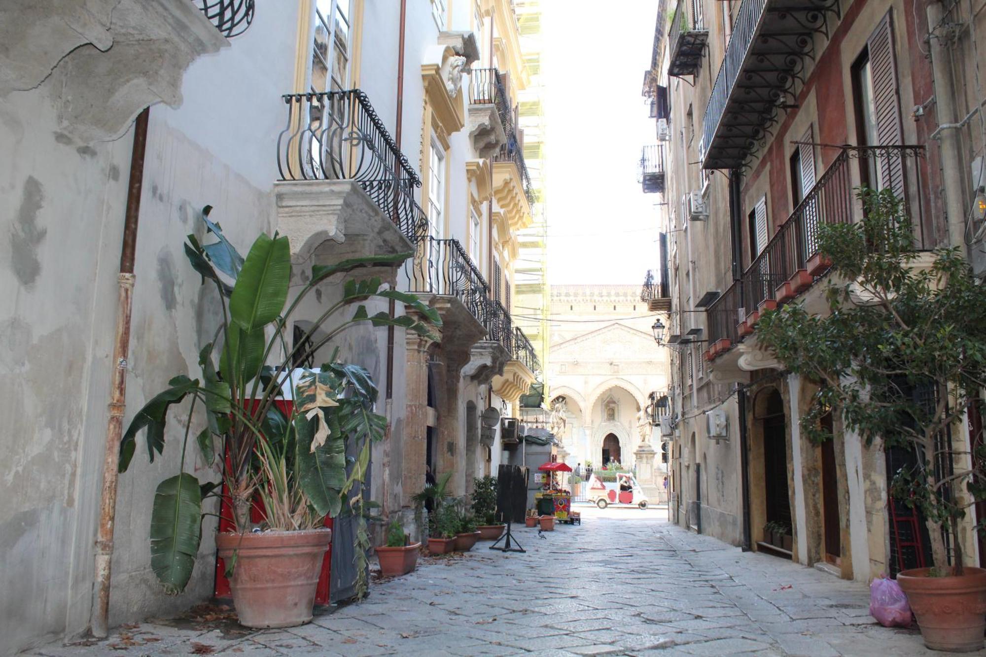 La Siciliana-Di Fronte La Cattedrale Villa - Palermo — Foto’s 1